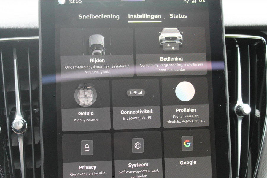 Volvo XC60 T8 455PK Automaat AWD Ultra Black Edition 360 graden camera / Head-up display / Panoramisch schuif-kanteldak / 21" lichtmetalen velgen / Extra getinte ramen vanaf de B-stijl