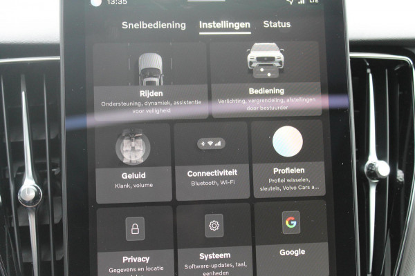 Volvo XC60 T8 455PK Automaat AWD Ultra Black Edition 360 graden camera / Head-up display / Panoramisch schuif-kanteldak / 21" lichtmetalen velgen / Extra getinte ramen vanaf de B-stijl