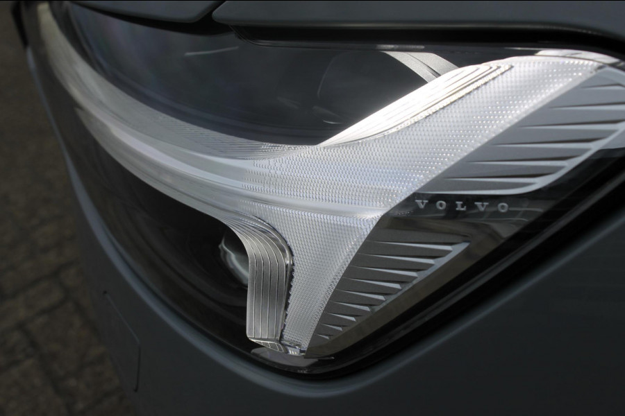 Volvo XC60 T8 455PK Automaat AWD Ultra Black Edition 360 graden camera / Head-up display / Panoramisch schuif-kanteldak / 21" lichtmetalen velgen / Extra getinte ramen vanaf de B-stijl