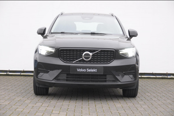 Volvo XC40 B3 177PK Automaat Plus Dark / Elektrische stoelen met geheugen / Keyless entry / Elektrische achterklep / Harman Kardon audio / Parkeersensoren met camera / stoel - en stuurwielverwarming /