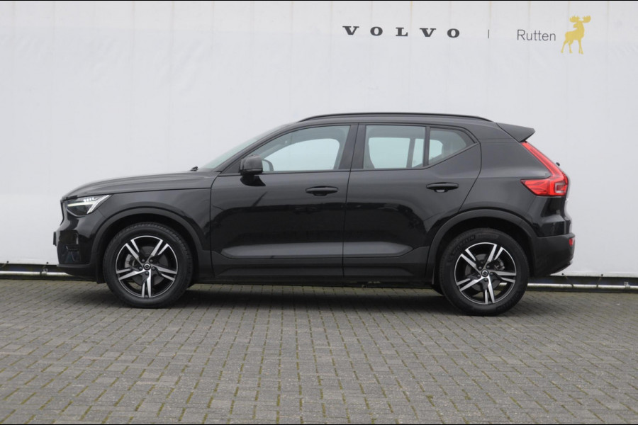Volvo XC40 B3 177PK Automaat Plus Dark / Elektrische stoelen met geheugen / Keyless entry / Elektrische achterklep / Harman Kardon audio / Parkeersensoren met camera / stoel - en stuurwielverwarming /