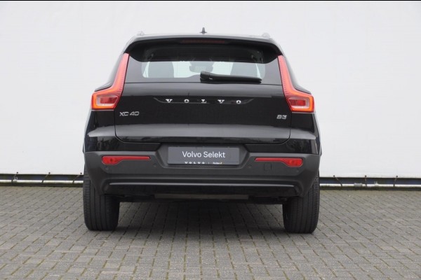 Volvo XC40 B3 177PK Automaat Plus Dark / Elektrische stoelen met geheugen / Keyless entry / Elektrische achterklep / Harman Kardon audio / Parkeersensoren met camera / stoel - en stuurwielverwarming /