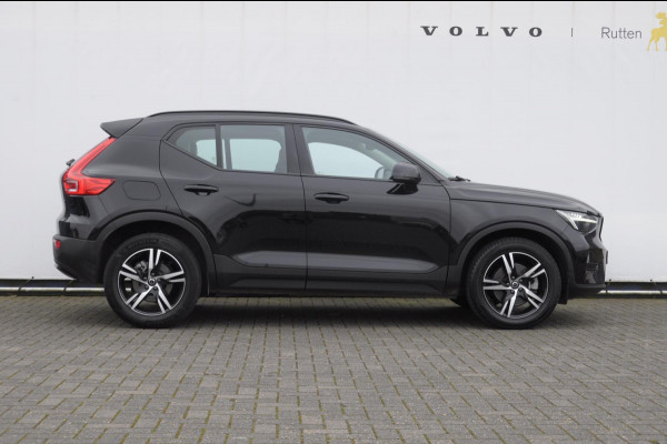 Volvo XC40 B3 177PK Automaat Plus Dark / Elektrische stoelen met geheugen / Keyless entry / Elektrische achterklep / Harman Kardon audio / Parkeersensoren met camera / stoel - en stuurwielverwarming /