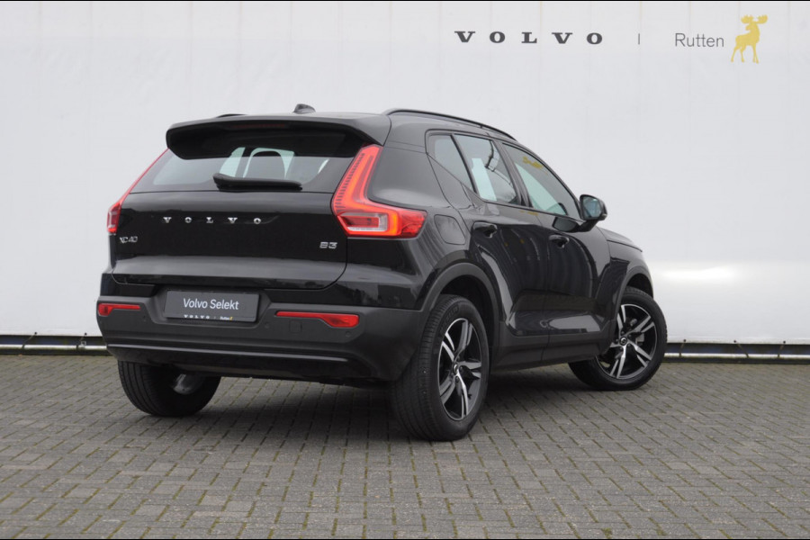 Volvo XC40 B3 177PK Automaat Plus Dark / Elektrische stoelen met geheugen / Keyless entry / Elektrische achterklep / Harman Kardon audio / Parkeersensoren met camera / stoel - en stuurwielverwarming /