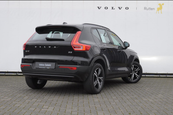 Volvo XC40 B3 177PK Automaat Plus Dark / Elektrische stoelen met geheugen / Keyless entry / Elektrische achterklep / Harman Kardon audio / Parkeersensoren met camera / stoel - en stuurwielverwarming /