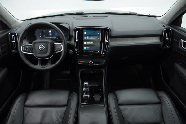 Volvo XC40 B3 177PK Automaat Plus Dark / Elektrische stoelen met geheugen / Keyless entry / Elektrische achterklep / Harman Kardon audio / Parkeersensoren met camera / stoel - en stuurwielverwarming /