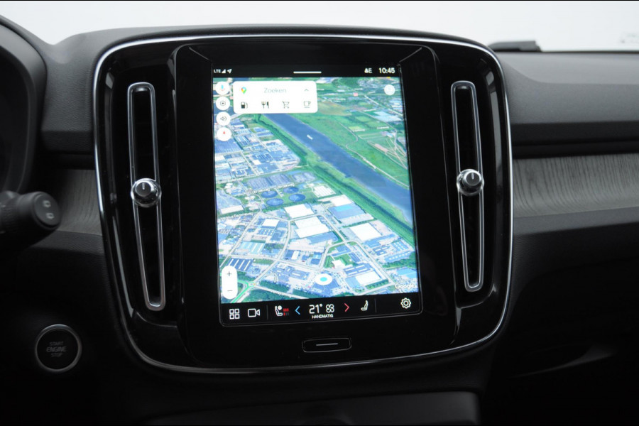 Volvo XC40 B3 177PK Automaat Plus Dark / Elektrische stoelen met geheugen / Keyless entry / Elektrische achterklep / Harman Kardon audio / Parkeersensoren met camera / stoel - en stuurwielverwarming /