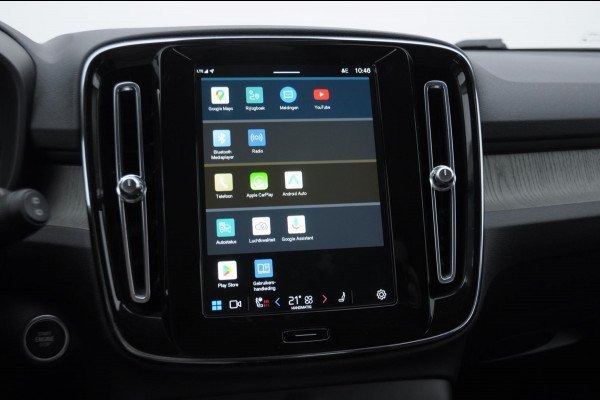 Volvo XC40 B3 177PK Automaat Plus Dark / Elektrische stoelen met geheugen / Keyless entry / Elektrische achterklep / Harman Kardon audio / Parkeersensoren met camera / stoel - en stuurwielverwarming /