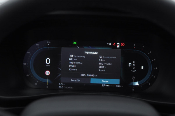 Volvo XC40 B3 177PK Automaat Plus Dark / Elektrische stoelen met geheugen / Keyless entry / Elektrische achterklep / Harman Kardon audio / Parkeersensoren met camera / stoel - en stuurwielverwarming /