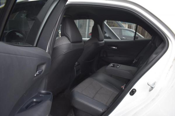 Toyota Corolla 1.8 Hybrid Dynamic | CAMERA | APPLE CARPLAY | ANDROID AUTO | NAP | STOELVERWARMING