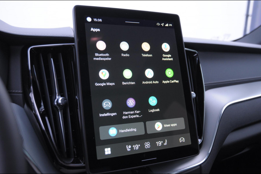 Volvo XC60 T6 350PK Automaat AWD Ultra Black Edition stoelmassage - en ventilatie / Adaptieve cruise control / Harman Kardon / BLIS / Panoramadak / Apple carplay / Parkeersensoren met 360 camera / Elektrisch bedienbare achterklep / Elektrisch verstelbare voorstoelen met geheugen / Stoel en stuurwielverwarming / 21” velgen / Getinte ramen vanaf de B-stijl