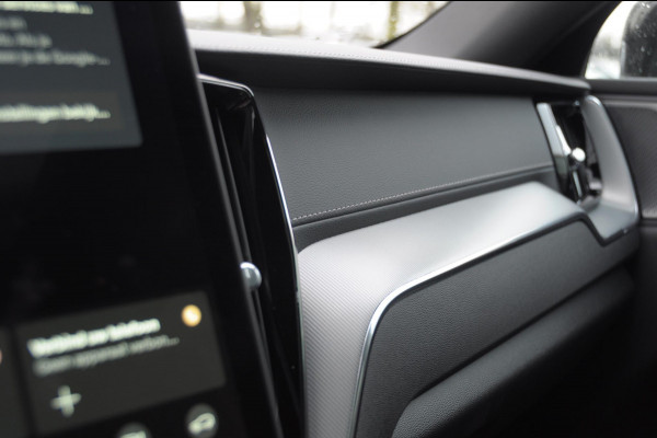 Volvo XC60 T6 350PK Automaat AWD Ultra Black Edition stoelmassage - en ventilatie / Adaptieve cruise control / Harman Kardon / BLIS / Panoramadak / Apple carplay / Parkeersensoren met 360 camera / Elektrisch bedienbare achterklep / Elektrisch verstelbare voorstoelen met geheugen / Stoel en stuurwielverwarming / 21” velgen / Getinte ramen vanaf de B-stijl