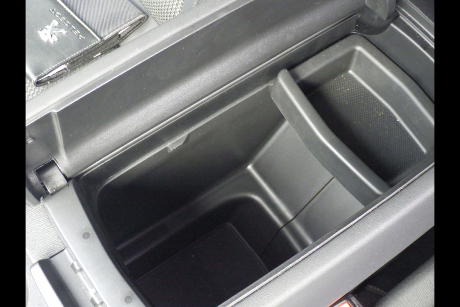 Peugeot 3008 1.2 GT Automaat, Cruise, Camera, LED, NAVI, NL/NAP!