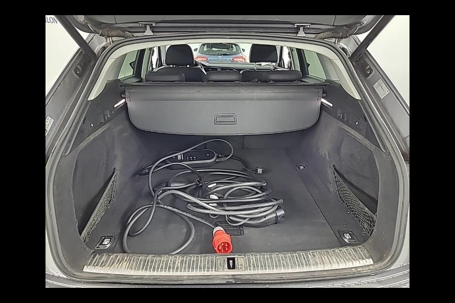 Audi e-tron Aut. 55 quattro Business ed. Plus 95 kWh | Trekhaak | Panorama | Navi |