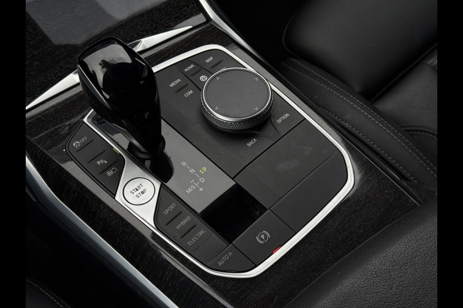 BMW 3 Serie Touring Aut. 320e M-Sport Edition | SoH 89% | Harman Kardon | Leder | Camera | Xenon-LED |
