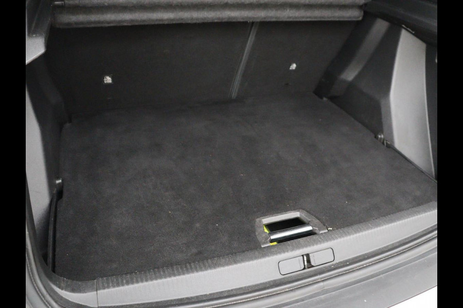 Peugeot e-2008 EV Blue Lease Allure 50 kWh | Carplay | Half leder | Camera | Digital Cockpit | Full LED | Cruise control | Climate control | Bluetooth