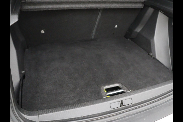 Peugeot e-2008 EV Blue Lease Allure 50 kWh | Carplay | Half leder | Camera | Digital Cockpit | Full LED | Cruise control | Climate control | Bluetooth