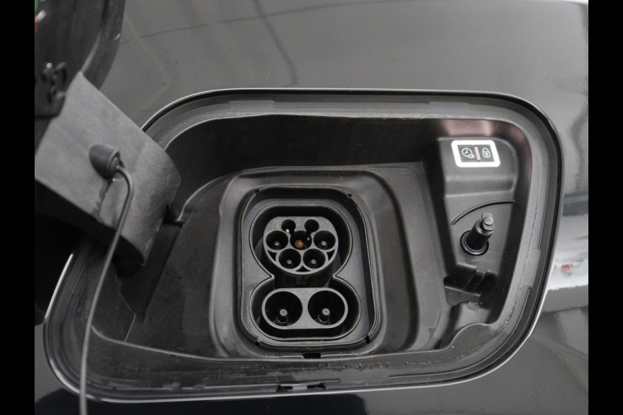 Peugeot e-2008 EV Blue Lease Allure 50 kWh | Carplay | Half leder | Camera | Digital Cockpit | Full LED | Cruise control | Climate control | Bluetooth