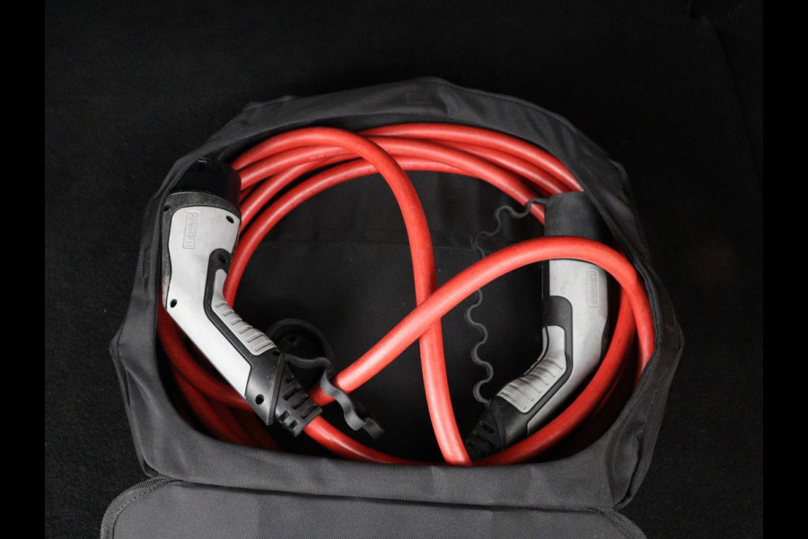 Peugeot e-2008 EV Blue Lease Allure 50 kWh | Carplay | Half leder | Camera | Digital Cockpit | Full LED | Cruise control | Climate control | Bluetooth