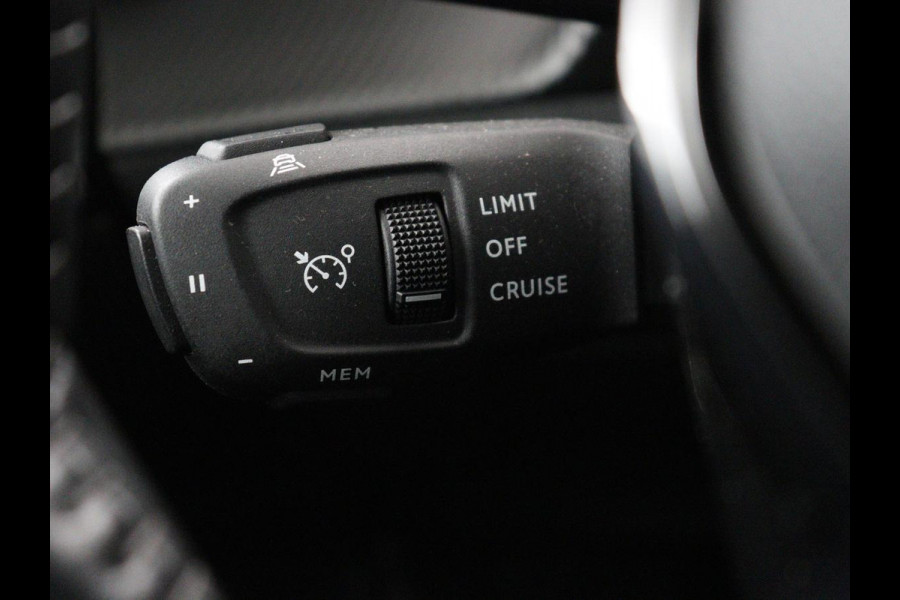 Peugeot e-2008 EV Blue Lease Allure 50 kWh | Carplay | Half leder | Camera | Digital Cockpit | Full LED | Cruise control | Climate control | Bluetooth
