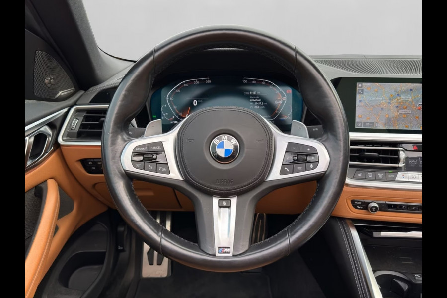 BMW 4 Serie Cabrio 420iA M-SPORT ** COGNAC LEDER, NAVI+, HuD, H&K SOUND,  NEKVERW, 18-inch LMV ** 1e EIG - Slechts 11.900KM (!) ** ** INFORMEER OOK NAAR ONZE AANTREKKELIJKE FINANCIAL-LEASE TARIEVEN **