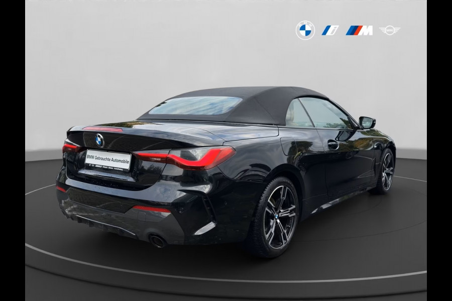 BMW 4 Serie Cabrio 420iA M-SPORT ** COGNAC LEDER, NAVI+, HuD, H&K SOUND,  NEKVERW, 18-inch LMV ** 1e EIG - Slechts 11.900KM (!) ** ** INFORMEER OOK NAAR ONZE AANTREKKELIJKE FINANCIAL-LEASE TARIEVEN **