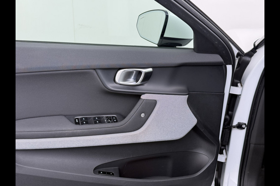 Polestar 2 78kWh 408PK PERFORMANCE 0-100 4,7sec. Long Range Pano-dak Elektr.Stoel+Stuur-verwarmd GSM-Key (semi-)-AutoPilot AWD GSM-Sleutel  SOH 93% Google-Android® Navi 360°Camera Elek.Achterklep PDC-a+v Performance-Ophanging Premium-Audio Active-Grille Keyless LEDParkeerassist auto 1.500KG Trekgewicht! 3fase 11kw thuis laden 4-season-Bnd € 66.000 nieuw