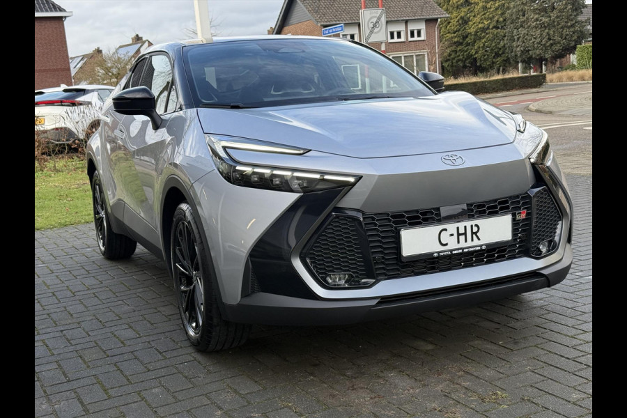 Toyota C-HR 2.0 High Power PHEV GR Sport | Trekhaak, Elektrische achterklep, Stoel + Stuurverwarming, Half leer, Dodehoekherkenning, 19 inch
