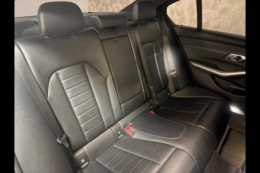 BMW 3-serie 320i High Executive Edition NAP | M Sport | Stoelverwarming | Camera | Leer