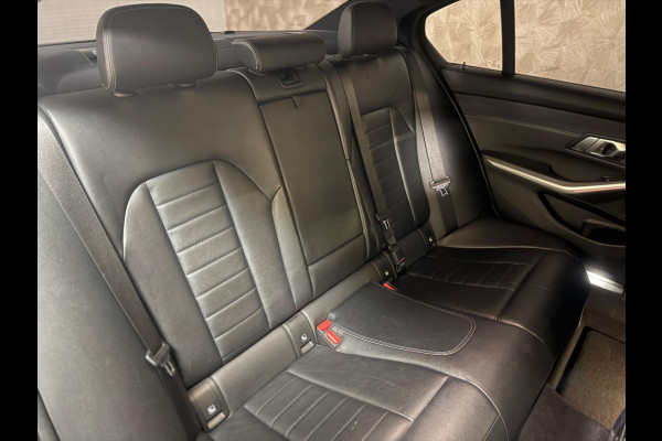 BMW 3-serie 320i High Executive Edition NAP | M Sport | Stoelverwarming | Camera | Leer