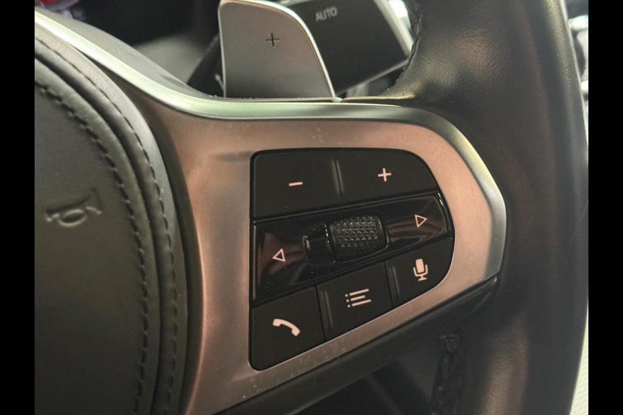 BMW 3-serie 320i High Executive Edition NAP | M Sport | Stoelverwarming | Camera | Leer