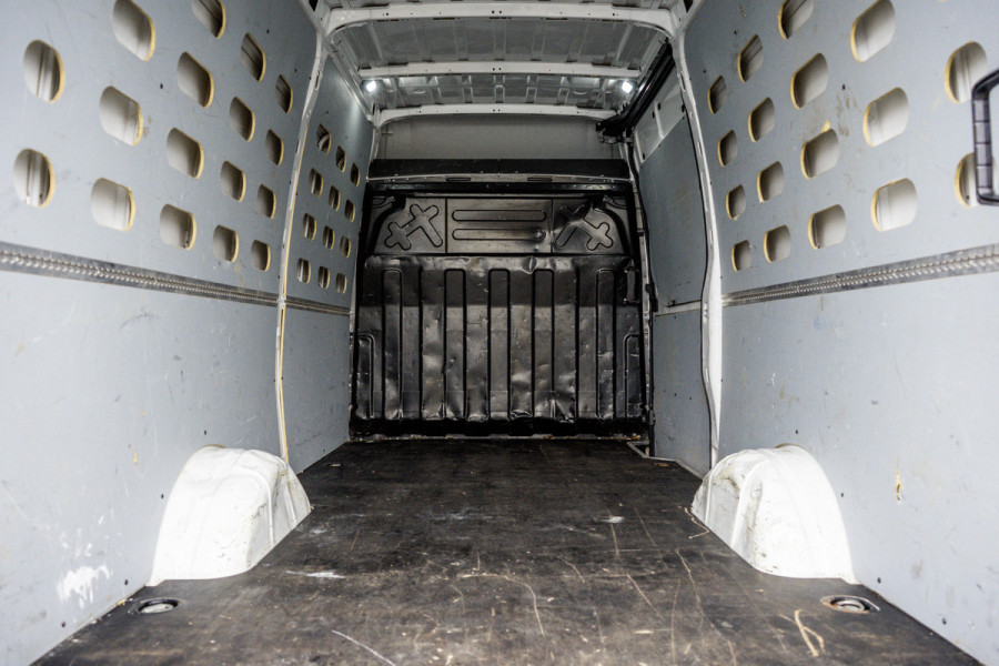 Iveco Daily **35S14V 2.3 L2H2 | Automaat | Euro 6 | Cruise | Climate | 3500 KG Trekgewicht | Trekhaak**