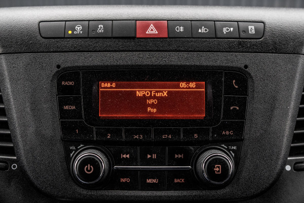 Iveco Daily **35S14V 2.3 L2H2 | Automaat | Euro 6 | Cruise | Climate | 3500 KG Trekgewicht | Trekhaak**