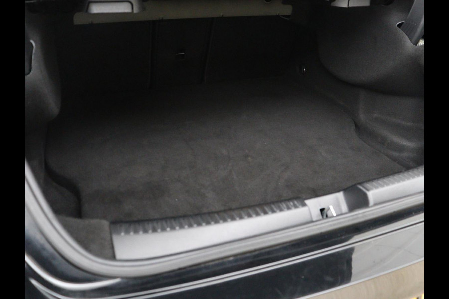 Mercedes-Benz CLA-Klasse 250 e Bns Sol AMG Ld | Stoelverwarming | Widescreen | Sfeerverlichting | Full LED | Park Assist | Camera | Navigatie | Half leder