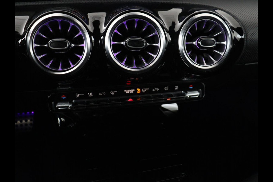 Mercedes-Benz CLA-Klasse 250 e Bns Sol AMG Ld | Stoelverwarming | Widescreen | Sfeerverlichting | Full LED | Park Assist | Camera | Navigatie | Half leder