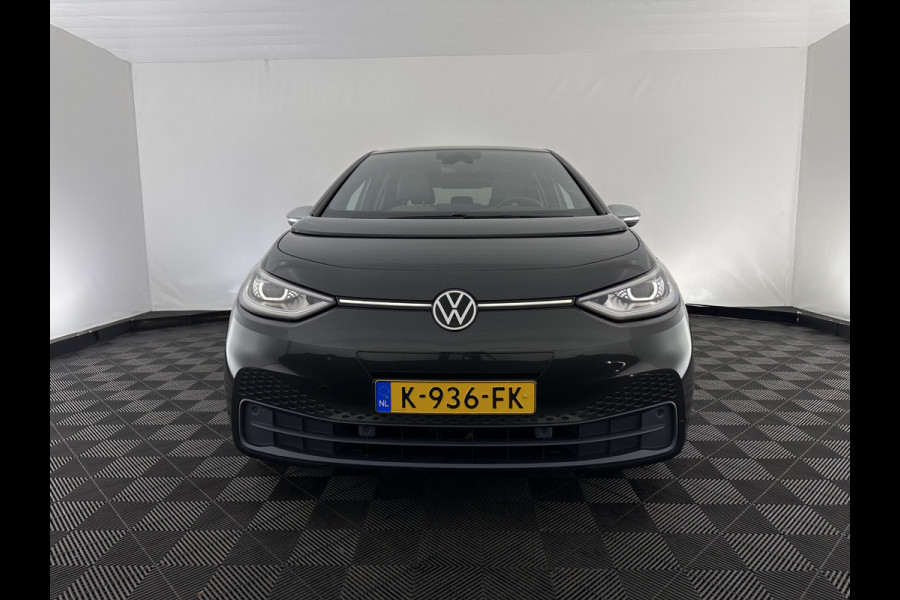 Volkswagen ID.3 First Max 58 kWh [ 3-Fase-11kW ] {SOH-87%} (INCL-BTW) *HEATPUMP | PANO | HEAD-UP | ADAPTIVE-CRUISE | IQ-LIGHTS | BLINDSPOT | CAMERA | KEYLESS | MICROFIBRE | AMBIENTLIGHT | NAVI-FULLMAP | DAB+ | ECC | HEATED-SPORTSEATS | DIGI-COCKPIT |