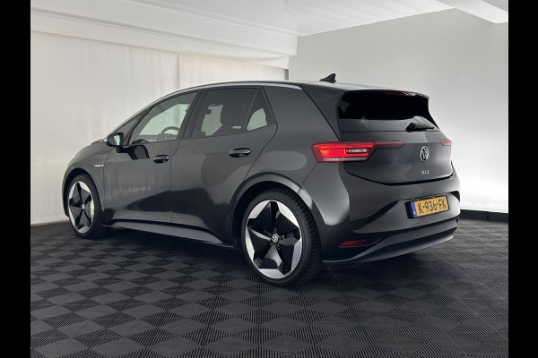Volkswagen ID.3 First Max 58 kWh [ 3-Fase-11kW ] {SOH-87%} (INCL-BTW) *HEATPUMP | PANO | HEAD-UP | ADAPTIVE-CRUISE | IQ-LIGHTS | BLINDSPOT | CAMERA | KEYLESS | MICROFIBRE | AMBIENTLIGHT | NAVI-FULLMAP | DAB+ | ECC | HEATED-SPORTSEATS | DIGI-COCKPIT |