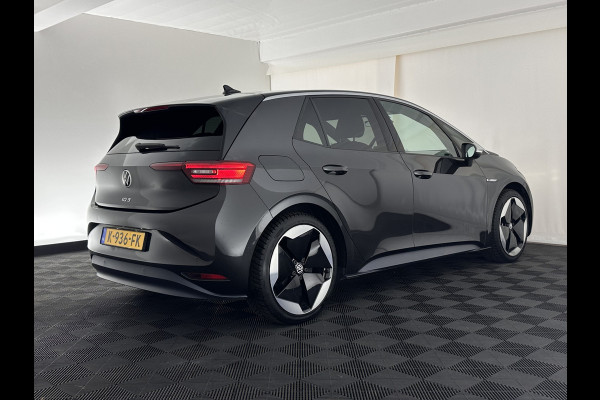 Volkswagen ID.3 First Max 58 kWh [ 3-Fase-11kW ] {SOH-87%} (INCL-BTW) *HEATPUMP | PANO | HEAD-UP | ADAPTIVE-CRUISE | IQ-LIGHTS | BLINDSPOT | CAMERA | KEYLESS | MICROFIBRE | AMBIENTLIGHT | NAVI-FULLMAP | DAB+ | ECC | HEATED-SPORTSEATS | DIGI-COCKPIT |