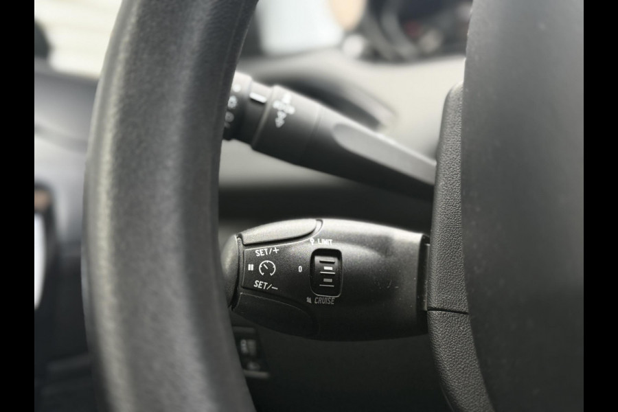 Peugeot 208 1.2 PureTech Blue Lion Navi|Airco|Cruise|Trekhaak|PDC|D-riem v.v. in 2024|N.A.P|Nieuwe APK bij Aflevering