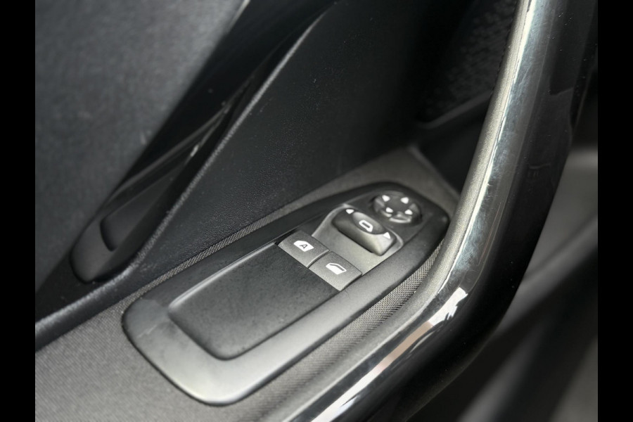 Peugeot 208 1.2 PureTech Blue Lion Navi|Airco|Cruise|Trekhaak|PDC|D-riem v.v. in 2024|N.A.P|Nieuwe APK bij Aflevering