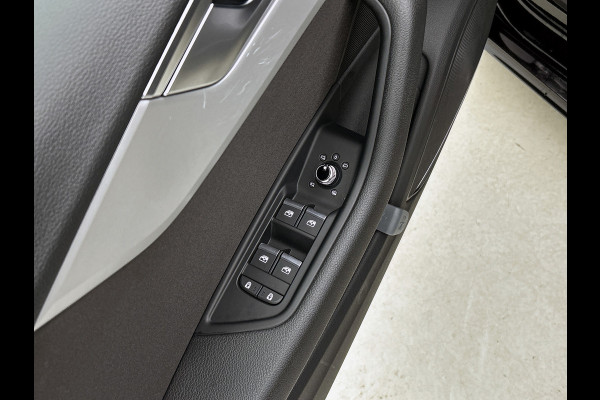 Audi A5 Sportback 35 TFSI Business edition Automaat (GROOT-NAVIGATIE, LED, CARPLAY, SPORTSTOELEN, ELEKT. ACHTERKLEP)