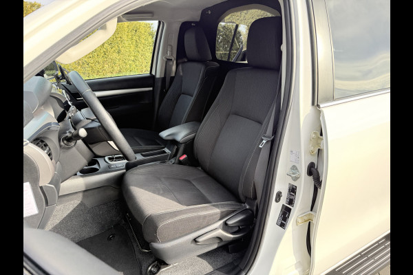 Toyota Hilux 2.4 D-4D AUTOMAAT / 4x4 / 1e EIG. / 3.500 KG AHG / CAMERA / TREKHAAK / ECC / CRUISE / CARPLAY