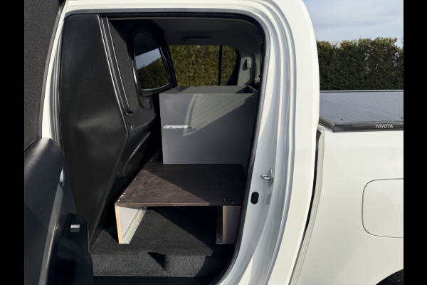 Toyota Hilux 2.4 D-4D AUTOMAAT / 4x4 / 1e EIG. / 3.500 KG AHG / CAMERA / TREKHAAK / ECC / CRUISE / CARPLAY