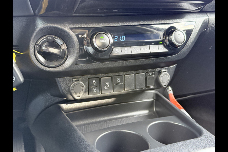 Toyota Hilux 2.4 D-4D AUTOMAAT / 4x4 / 1e EIG. / 3.500 KG AHG / CAMERA / TREKHAAK / ECC / CRUISE / CARPLAY