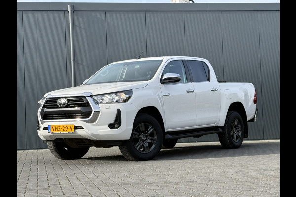 Toyota Hilux 2.4 D-4D AUTOMAAT / 4x4 / 1e EIG. / 3.500 KG AHG / CAMERA / TREKHAAK / ECC / CRUISE / CARPLAY