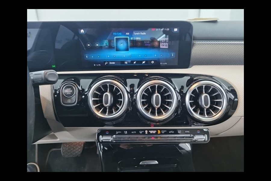 Mercedes-Benz A-Klasse Aut. 180d Business Sol. Luxury Line | Navi | Camera | Sfeer Verlichting |