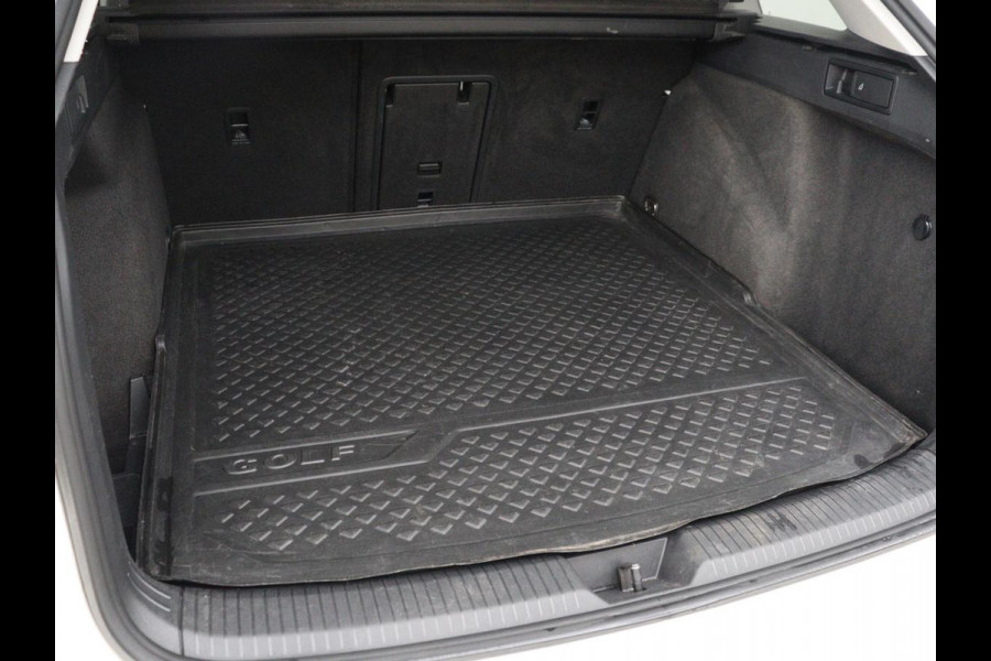 Volkswagen Golf Variant 1.0 TSI Life Business | Memory | Stoel & stuurverwarming | Adaptive Cruise | Camera | Carplay | Navigatie | Sfeerverlichting