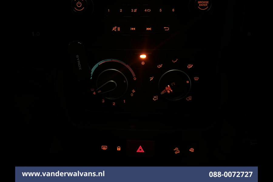 Peugeot Boxer 2.2 BlueHDi 141pk Bakwagen Laadklep Euro6 Airco | Cruisecontrol | 955kg laadvermogen Bijrijdersbank