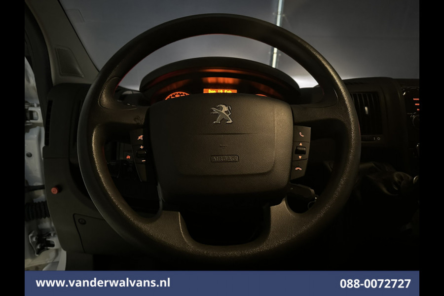 Peugeot Boxer 2.2 BlueHDi 141pk Bakwagen Laadklep Euro6 Airco | Cruisecontrol | 955kg laadvermogen Bijrijdersbank