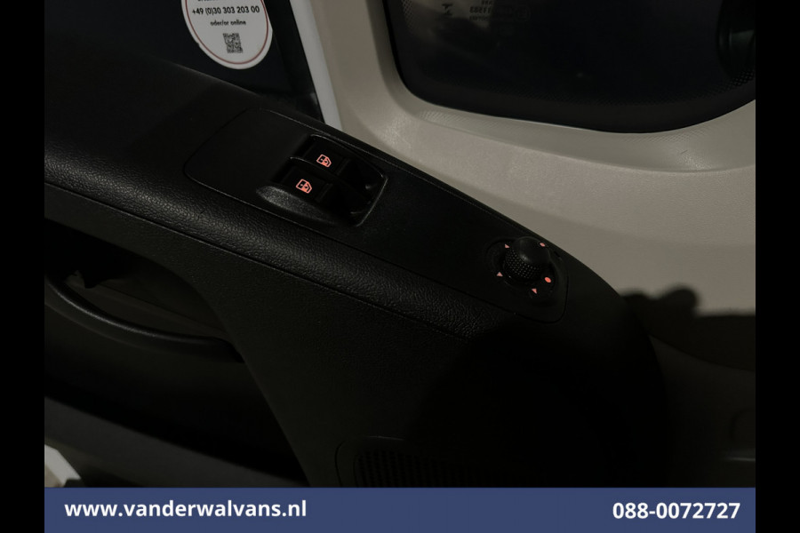 Peugeot Boxer 2.2 BlueHDi 141pk Bakwagen Laadklep Euro6 Airco | Cruisecontrol | 955kg laadvermogen Bijrijdersbank